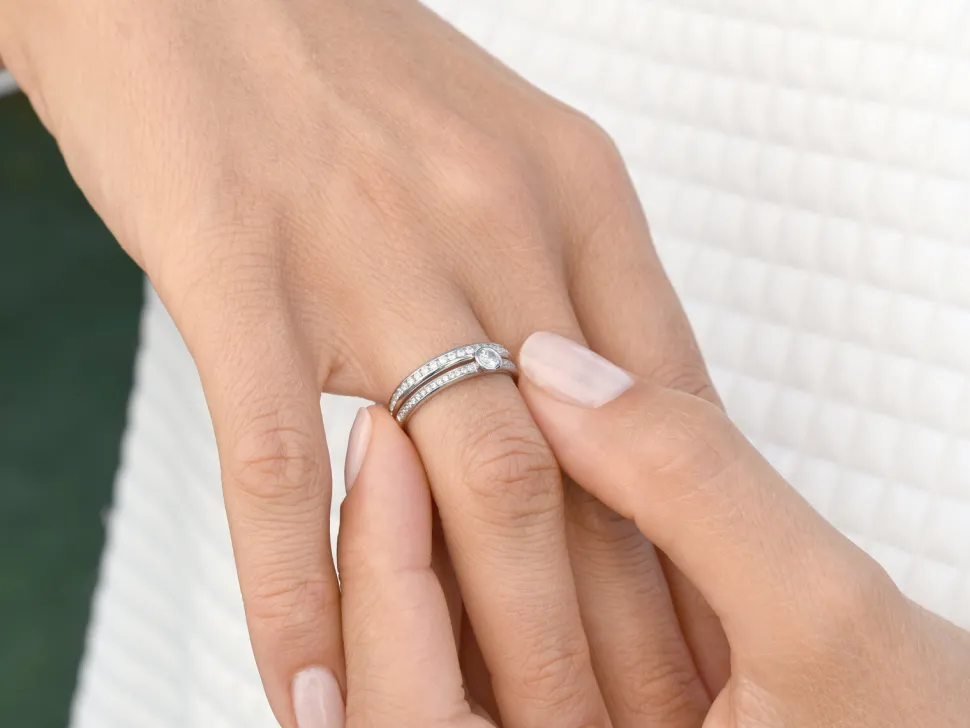 Solitärring Eternal Pavé mit Diamanten