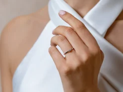 Solitärring Modern Petite mit Diamant