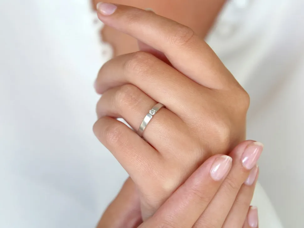 Spannring Infinity mit Diamant
