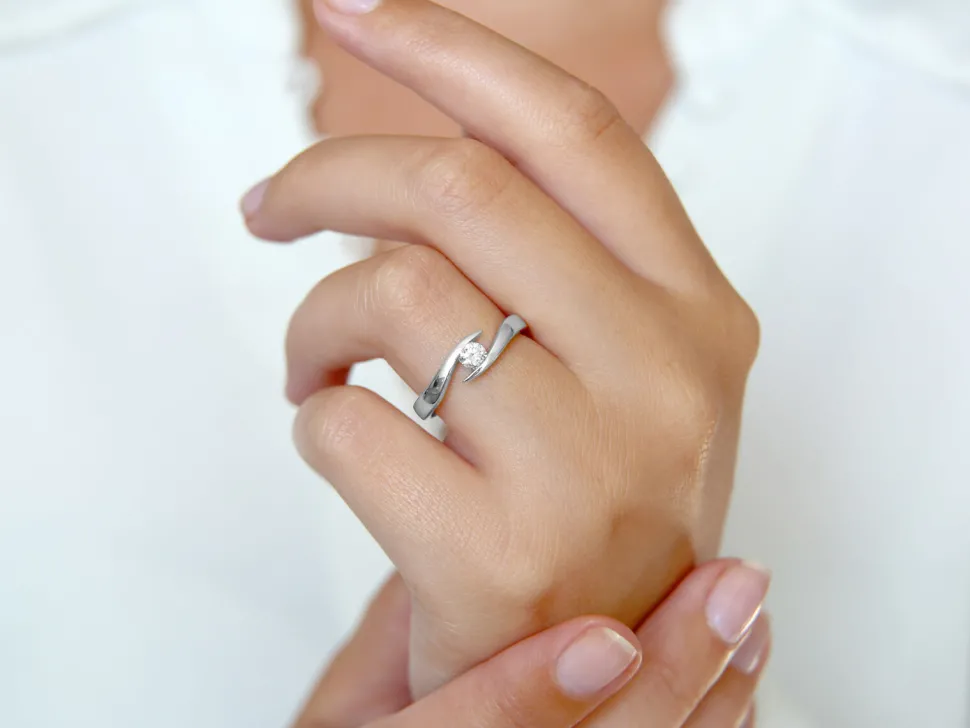 Spannring Twist mit Labordiamant