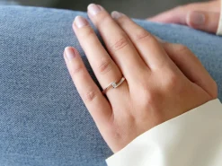 Spannring Twist Petite mit Diamant